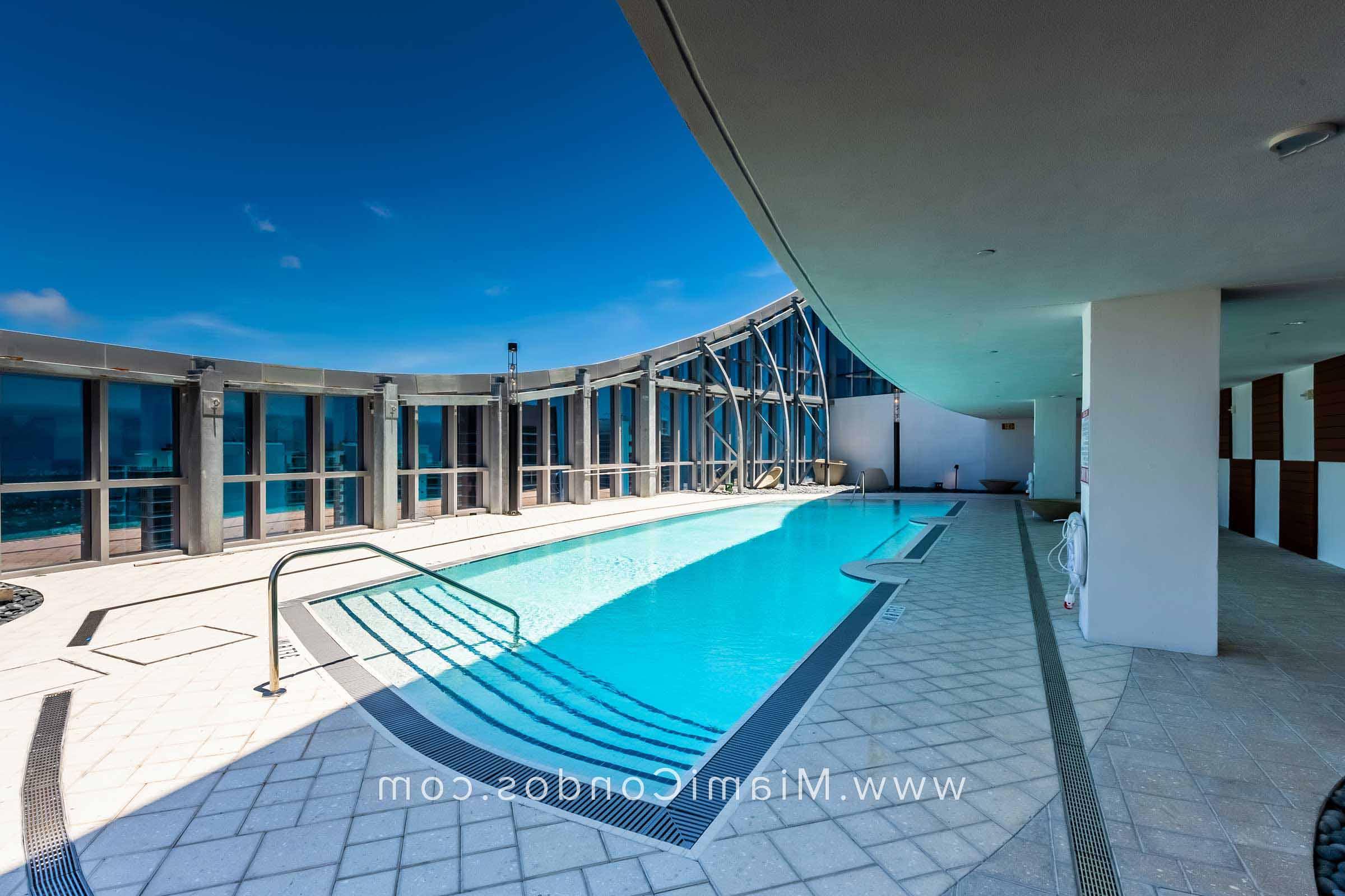 Paramount Miami Rooftop Swimming Pool