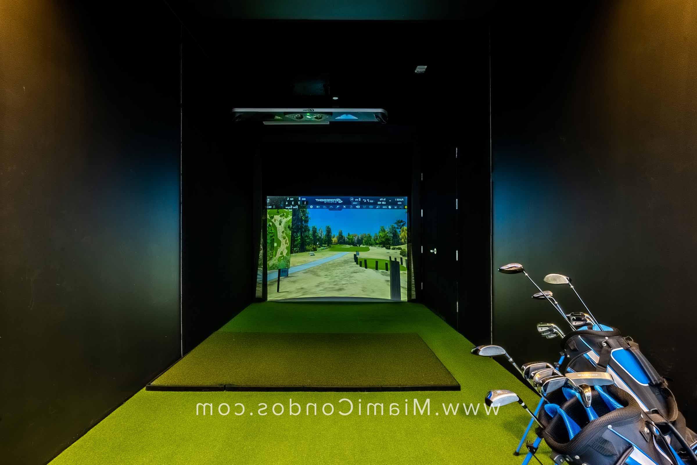 Paramount Miami Worldcenter Golf Simulator