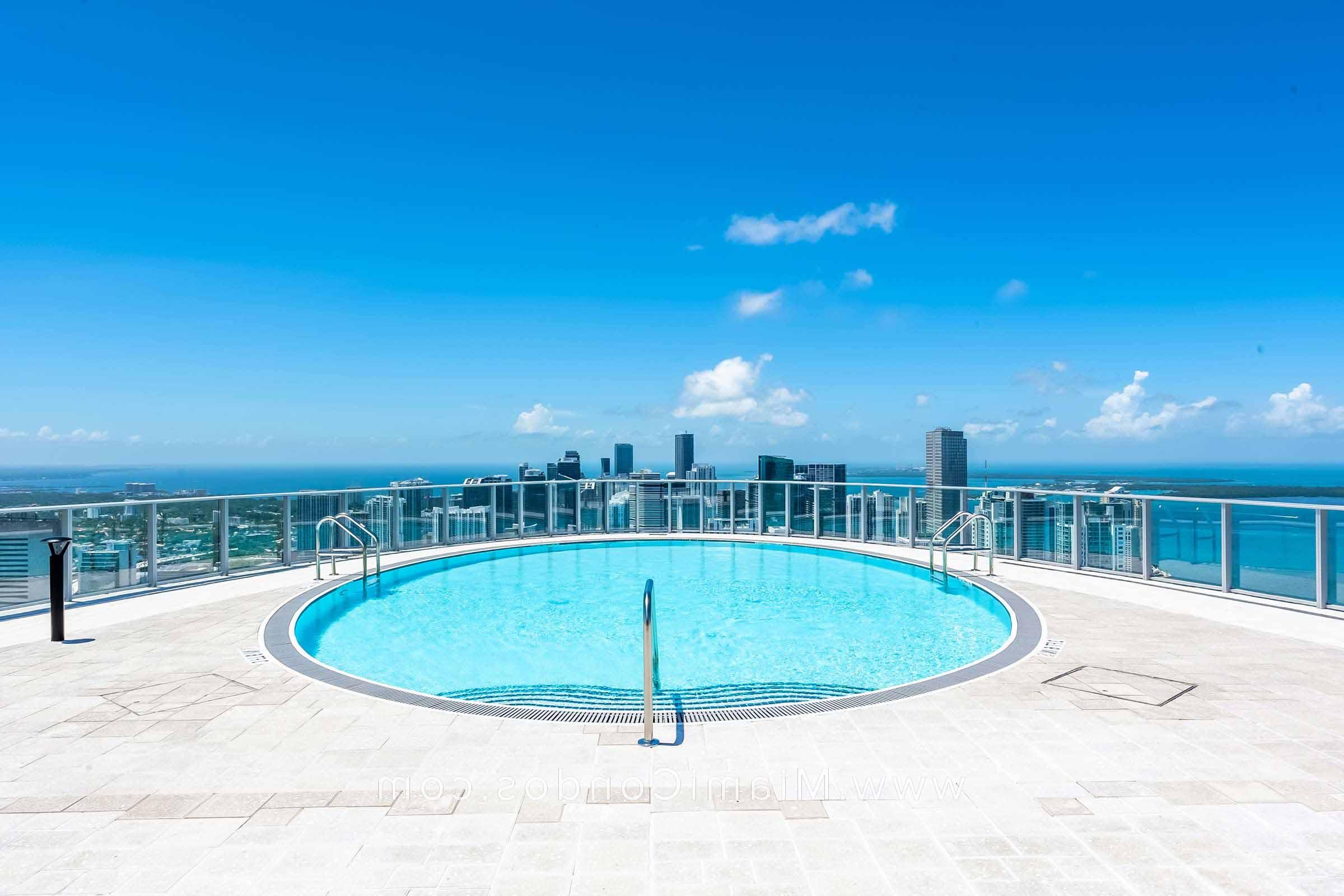 派拉蒙迈阿密世界中心屋顶游泳池