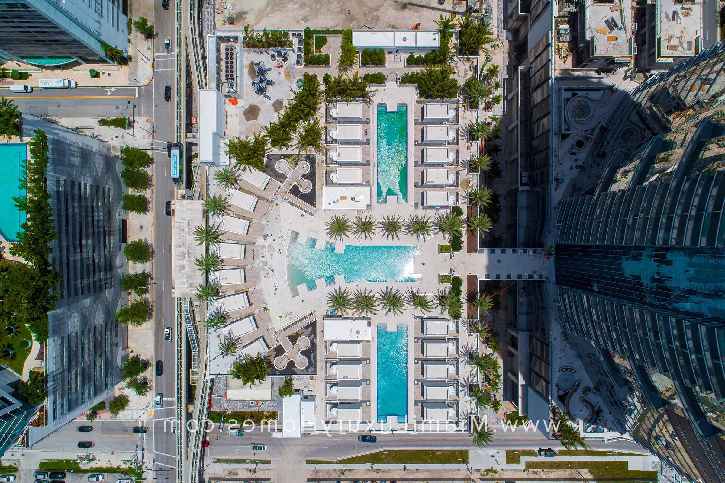 派拉蒙迈阿密世界中心泳池甲板鸟瞰图